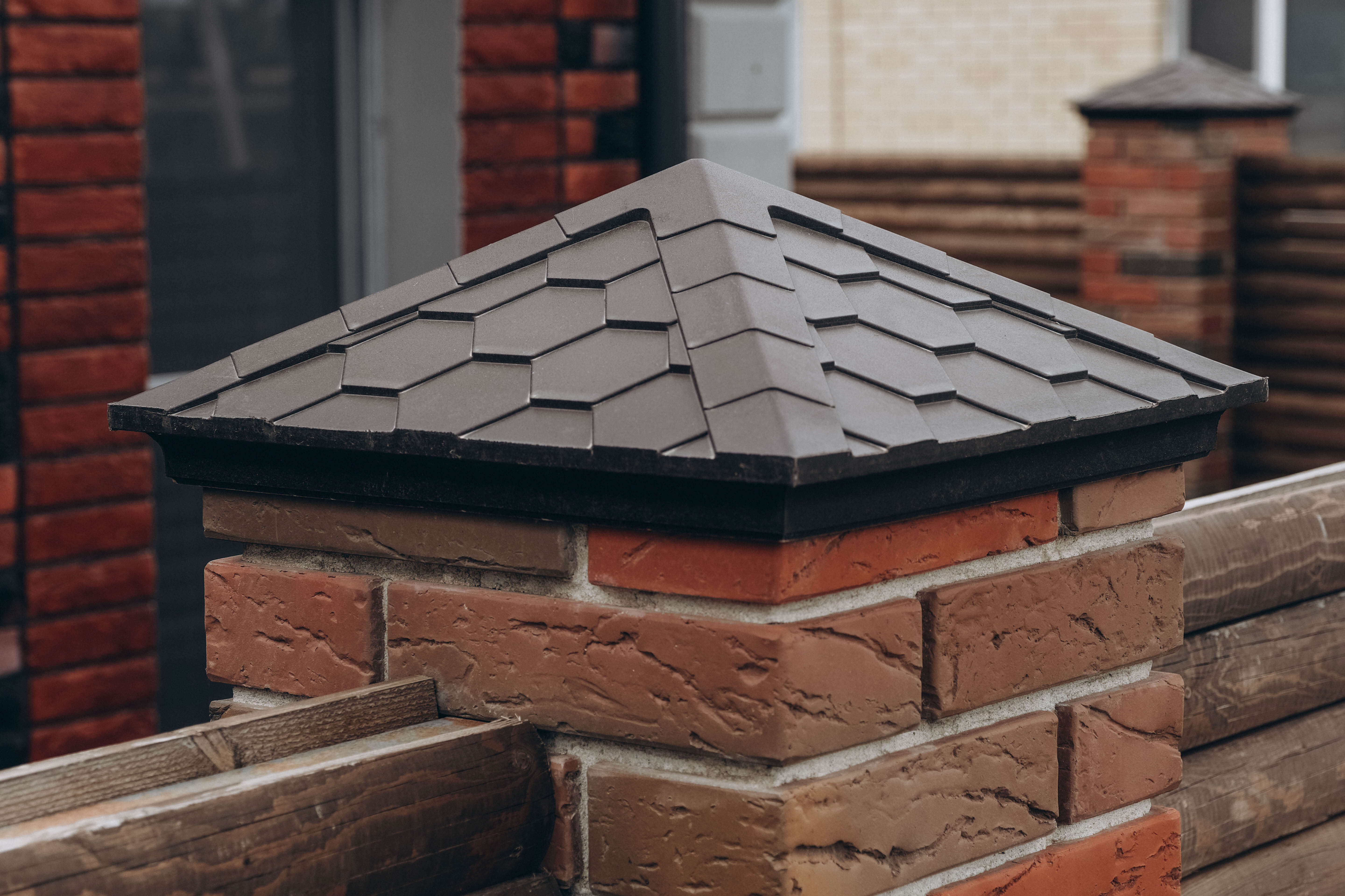 Колпак Zking Эверест Коричневый на столб 1.5х1.5 кирпича (390х390мм) в Парабели фото